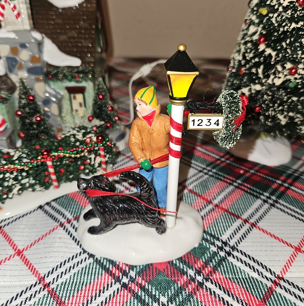 Department 56 "The Peppermint House" Snow Village Holiday Decor - Picture 5 of 13